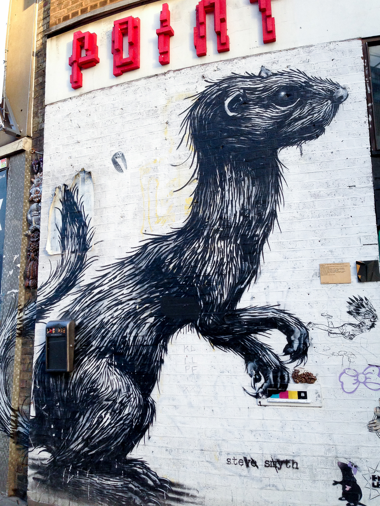 Roa's animal street art in London.