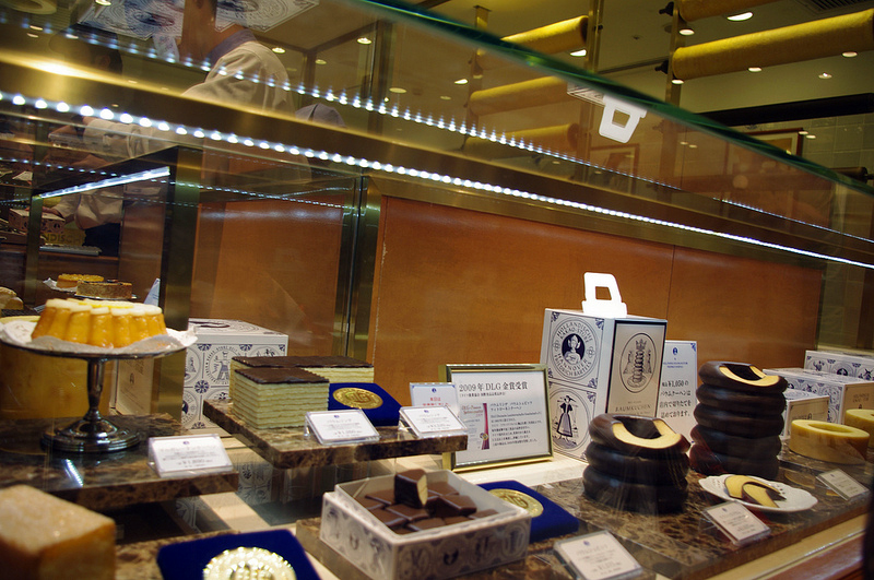 Baumkuchen display at Holländische Kakao-Stube in Isetan in Tokyo. Photo by alphacityguides.