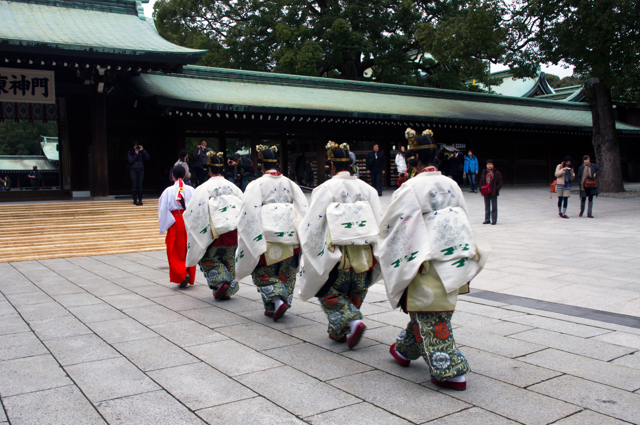 Members of a wedding procession at the Meiji Shrine in Tokyo. Photo by alphacityguides.
