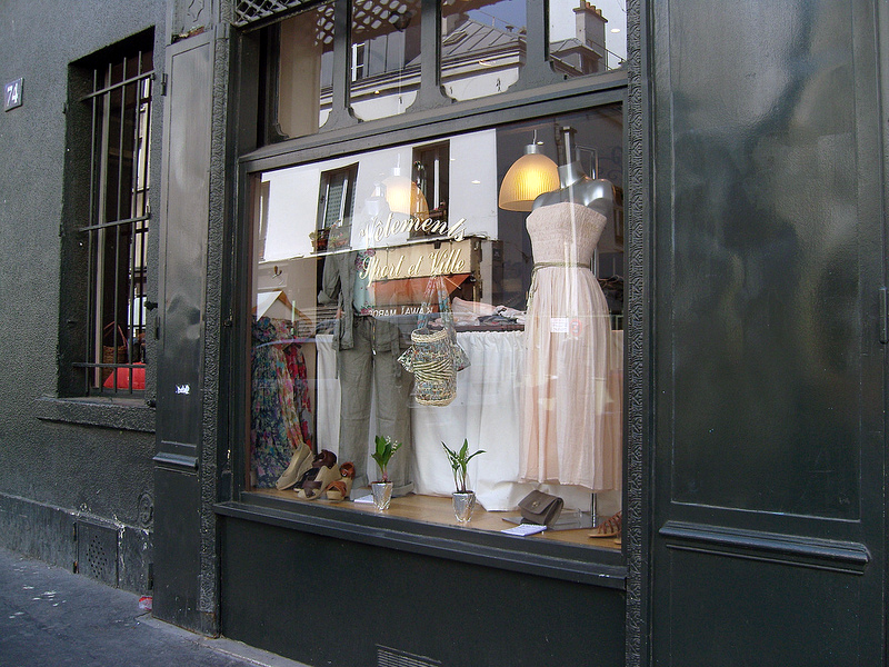 Store front at Comptoir du Desert in Paris. Photo by alphacityguides.