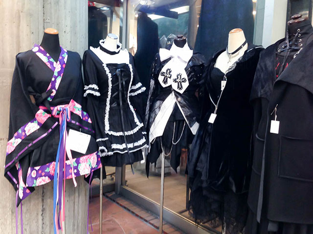 Gothic Lolita styles in Tokyo. Photo by alphacityguides.