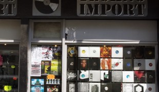 Store front at Techno Imports in Paris. Photo by alphacityguides.