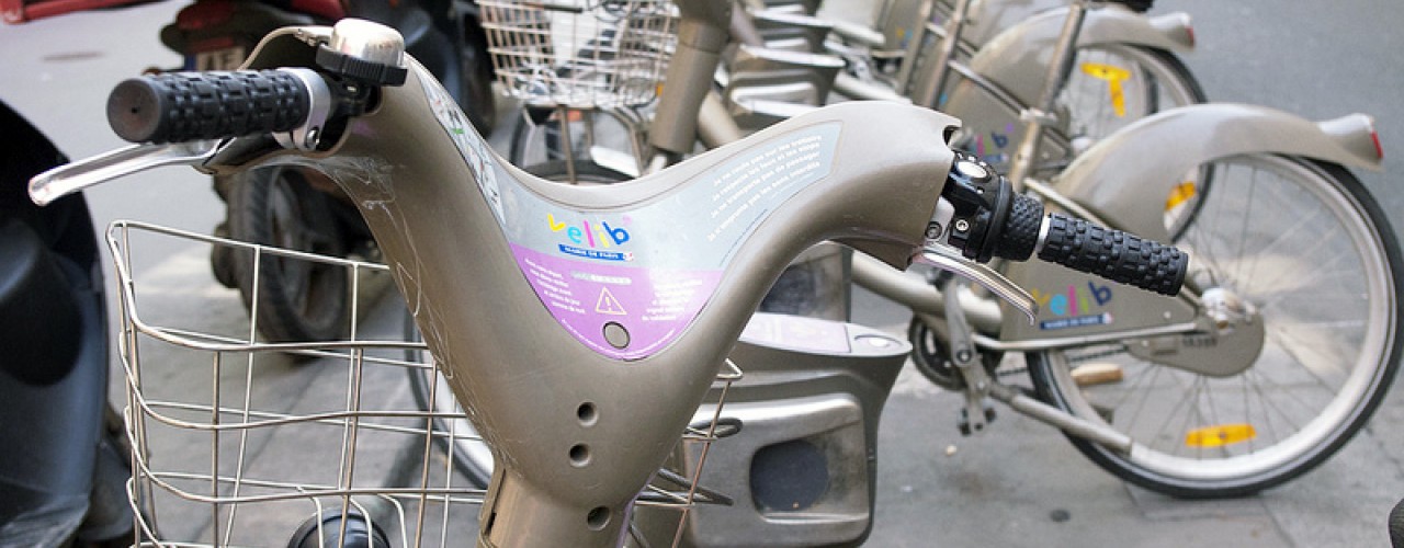 Vélib bikes in Paris. Photo by alphacityguides.