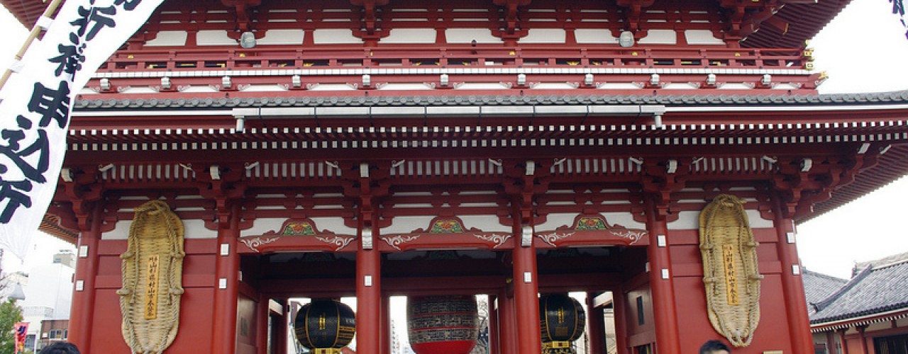 Kaminarimon (Thunder Gate) entrance at Sensoji Temple in Tokyo. Photo by alphacityguides.