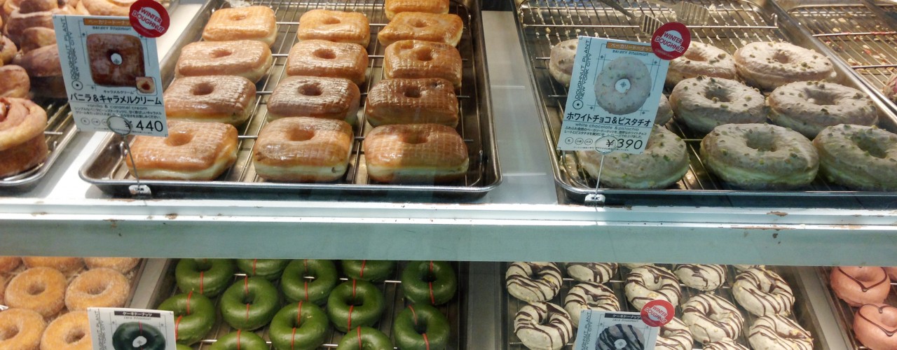 Doughnut display case at Doughnut Plant in Tokyo. Photo by alphacityguides.