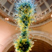 Chandelier by Dale Chihuly at the V & A Museum in London. Photo by alphacityguides.