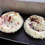 Red velvet & cookies and cream cupcakes at Hummingbird Bakery in London. Photo by alphacityguides.
